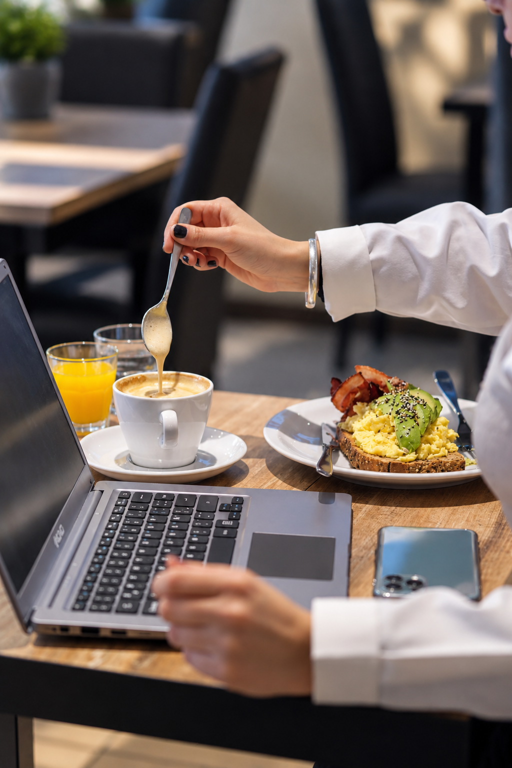 Desayuno y espacio para trabajar